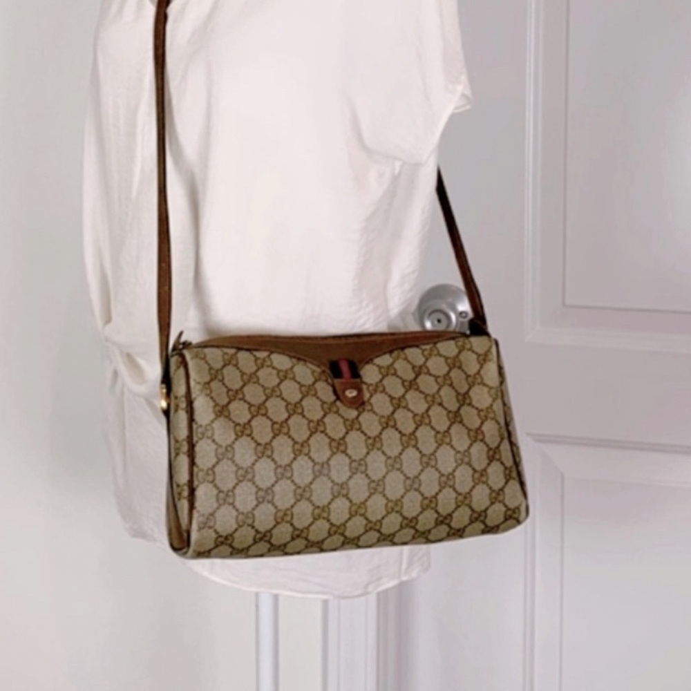 Authentic Gucci GG Supreme Crossbody Monogram